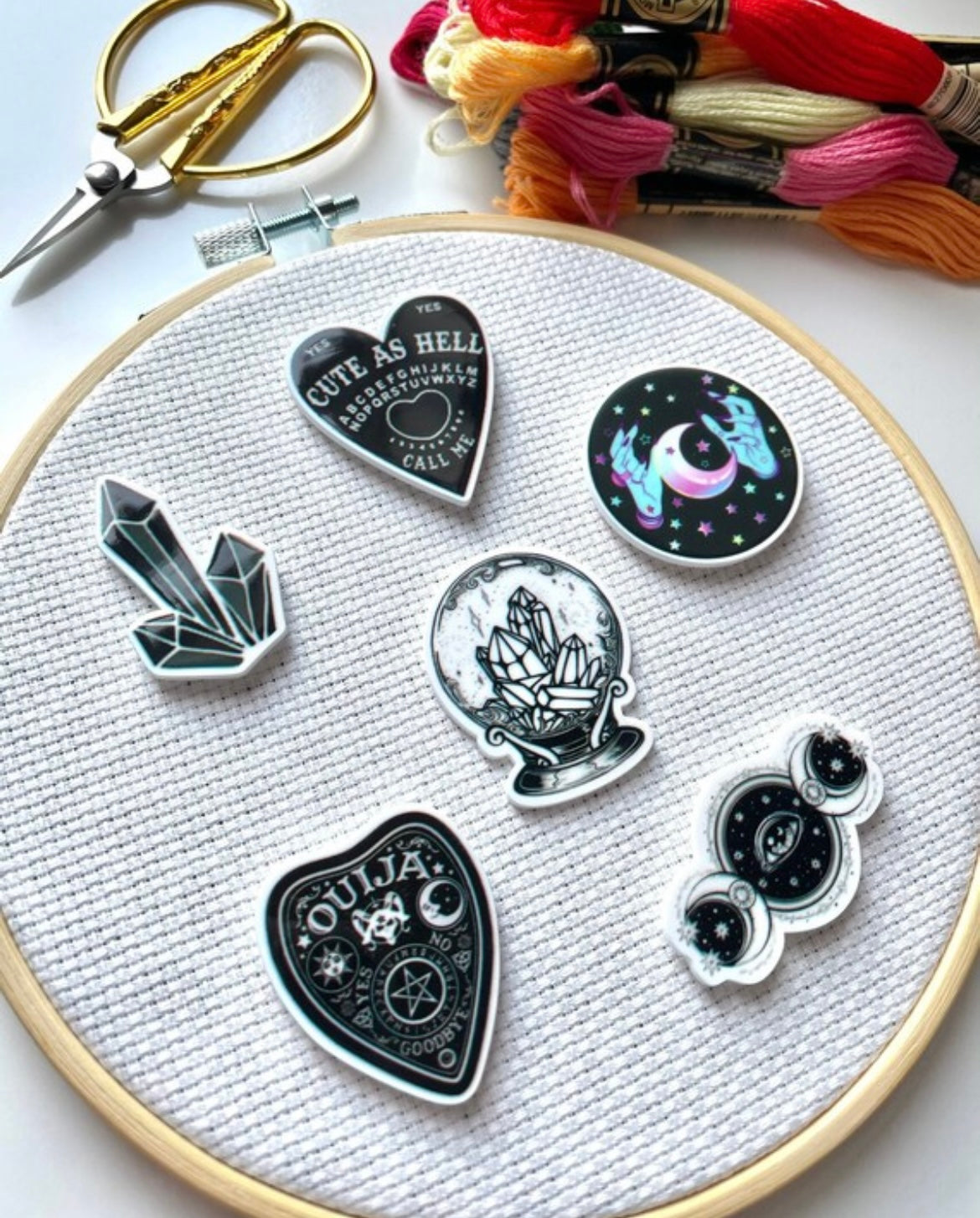 Crystal Ball Needle Minder